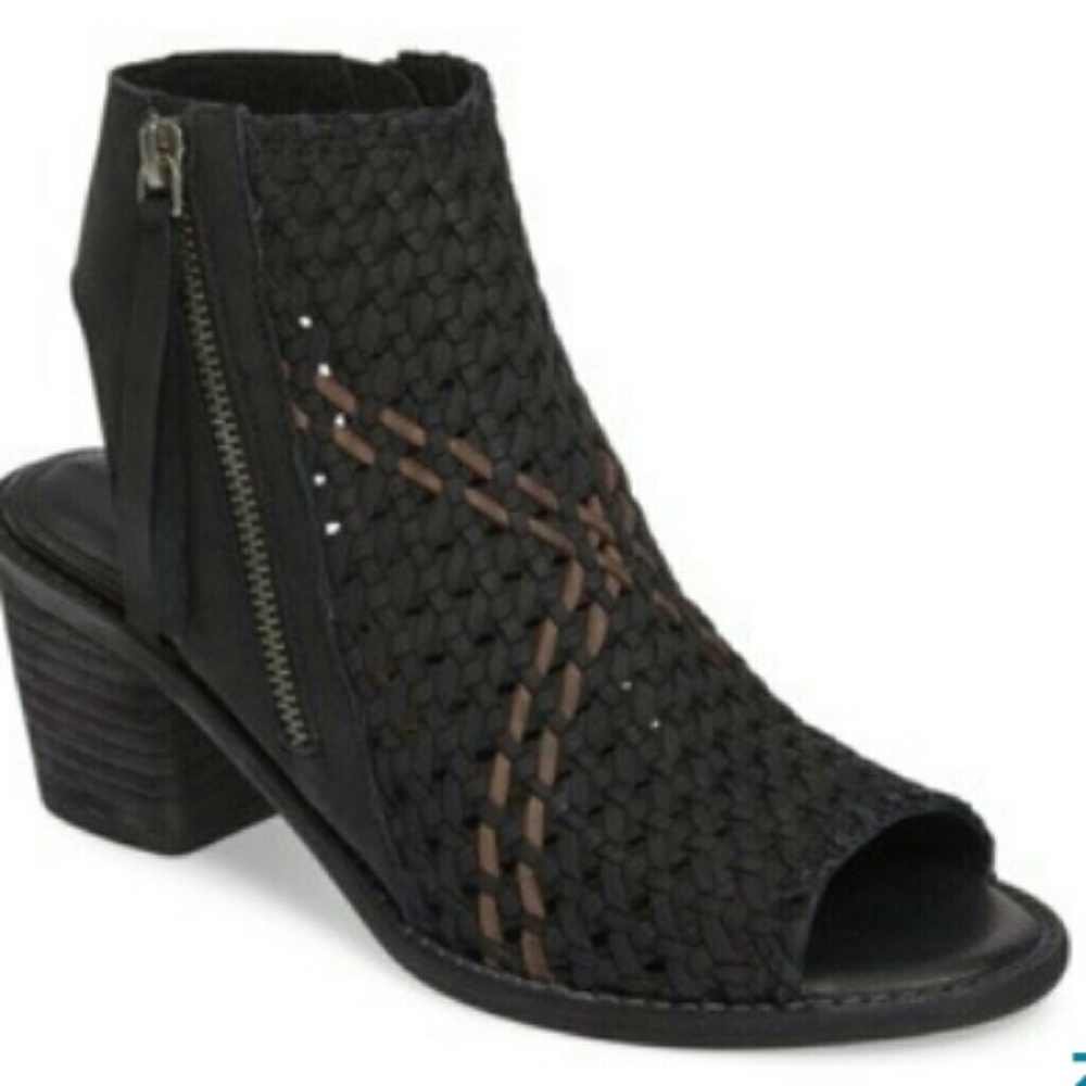 Sam Edelman "Cooper" sandal size 6